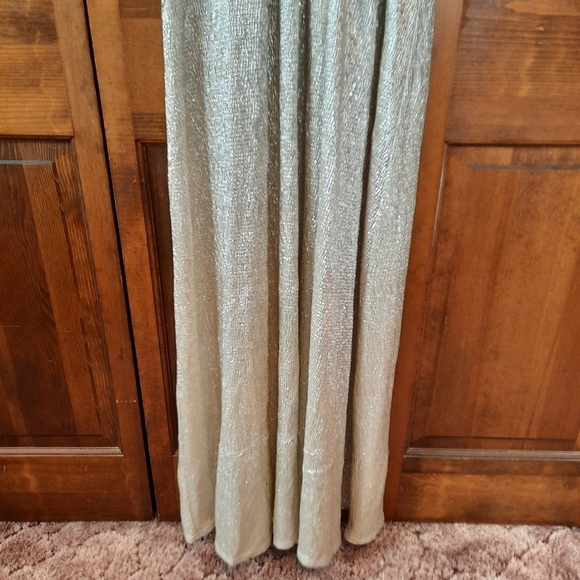 🛍 NWOT Lulu's Looking Radiant Gold Metallic Maxi Dress AD4563LU Size Large - Picture 4 of 14